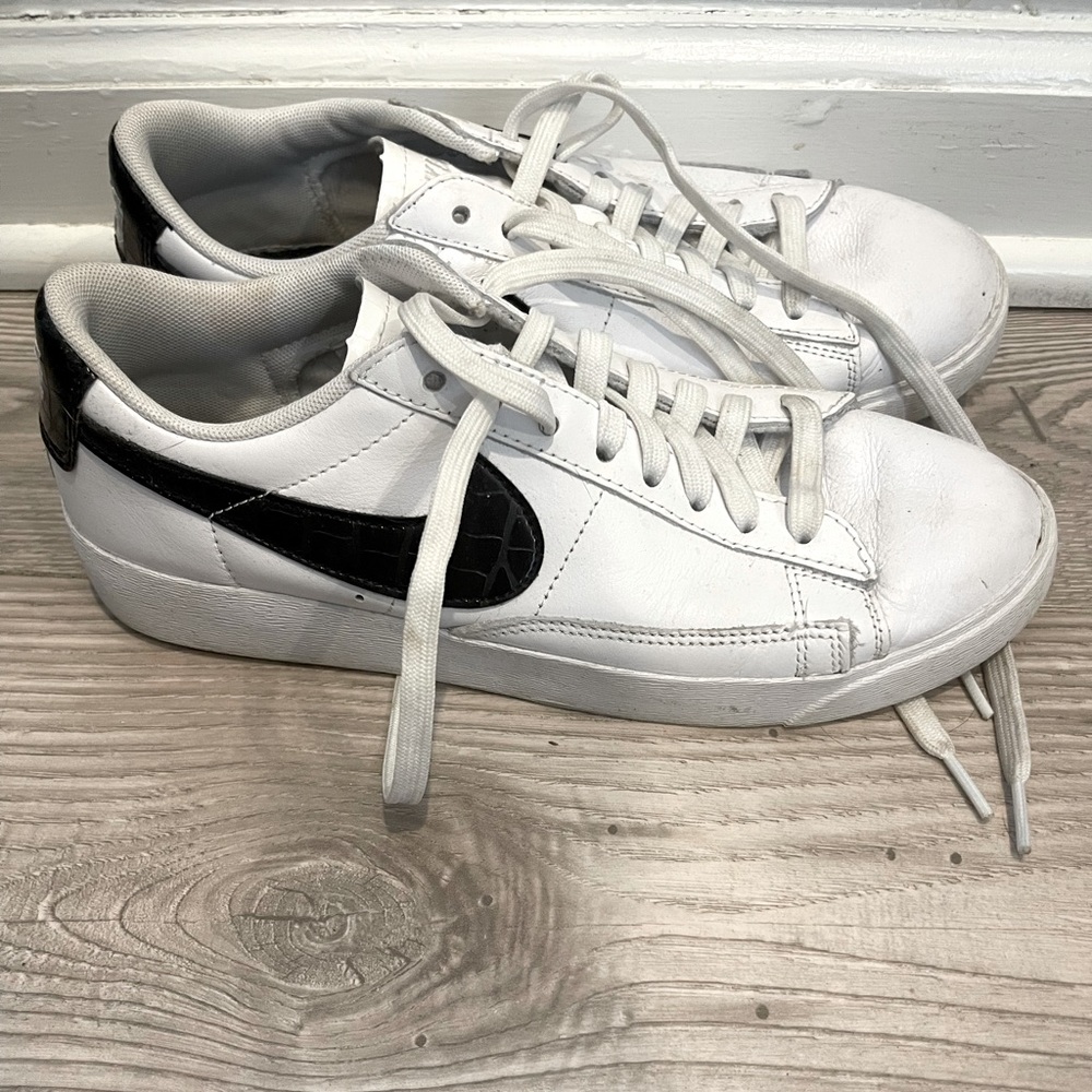 Nike Low Blazers White w/ Black Checkmark Worn Twice